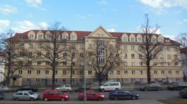 Praha,_Dejvice,_Kolejní_2637_z_Šárecké